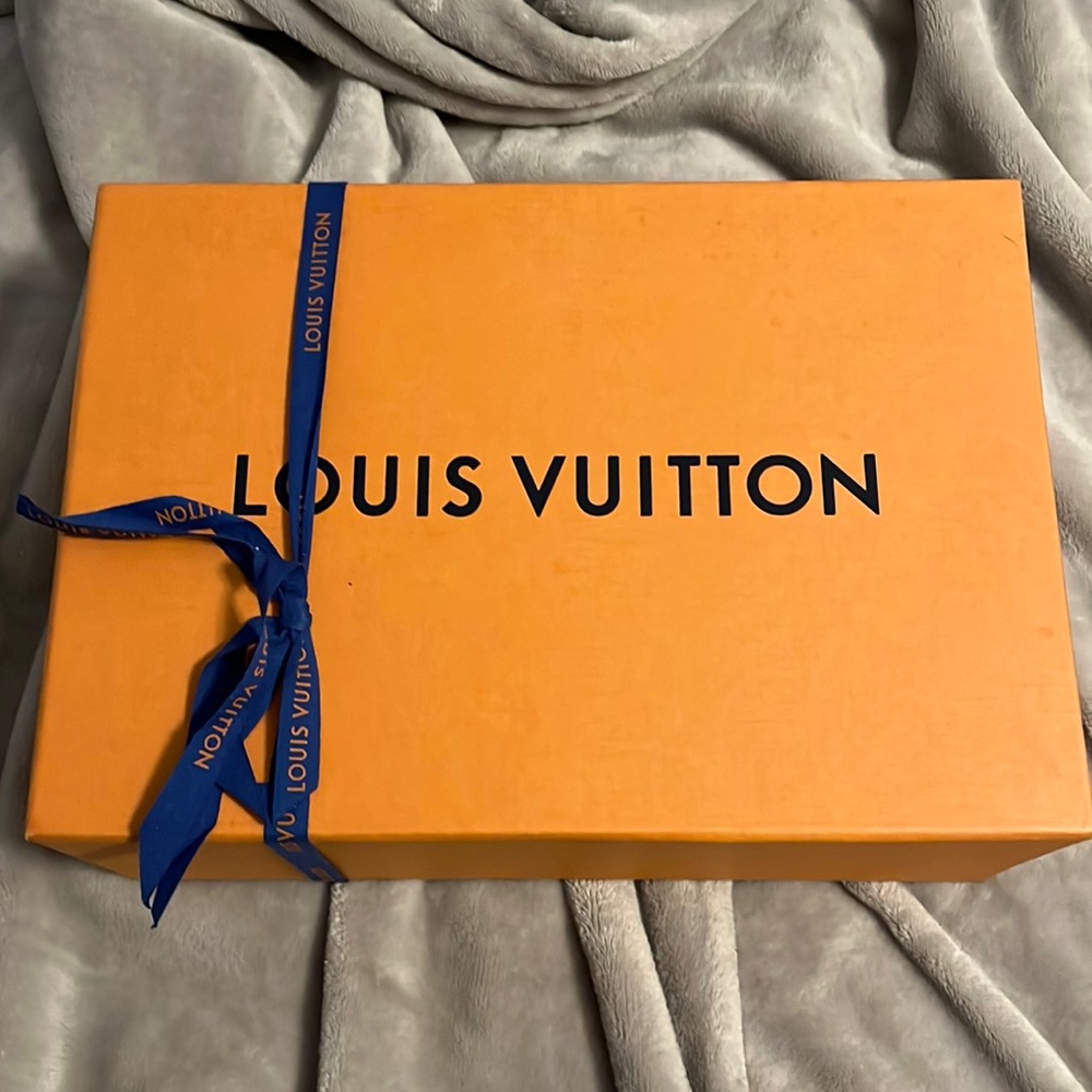 Beautiful, authentic LV heels. Euro size 40. Purchased 02/2020. Worn 4 times. - Picture 6 of 6